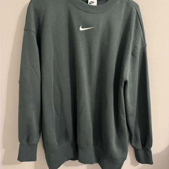 Nike Women’s Phoenix Crewneck Sweatshirt - Picture 1 of 2